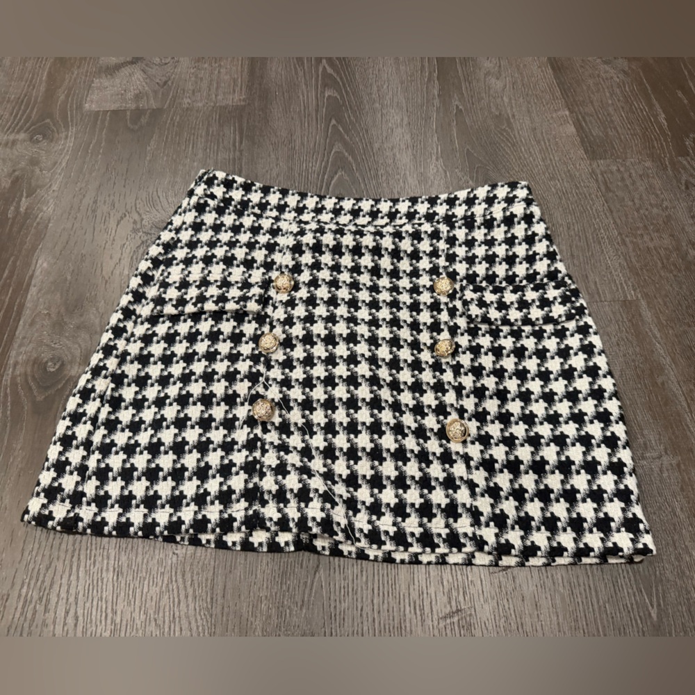 SHEIN Monochrome Houndstooth Skirt with Gold Accents